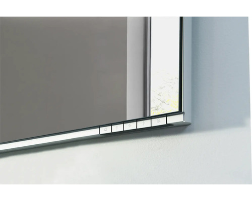 Vue détaillée d''une armoire de toilette avec panneau de commande pour contrôler diverses fonctions