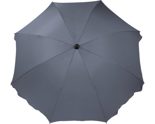 Vue de dessous d''un parasol de jardin ouvert