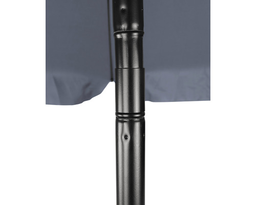 Vue détaillée d''un pied de parasol en métal