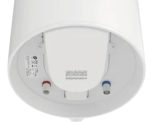 Dessous d''un chauffe-eau avec raccords pour eau froide et eau chaude