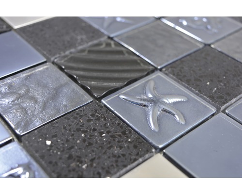 Vue détaillée d''une mosaïque avec des motifs d''étoiles et différentes surfaces