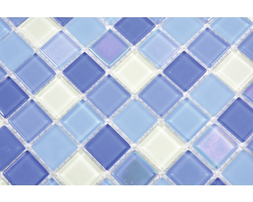 Carreaux de mosaïque en verre de forme carrée.