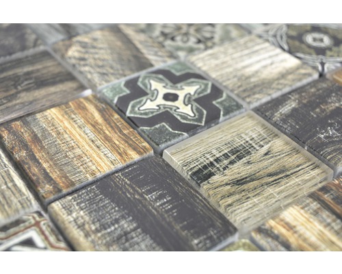 Mosaikfliesen mit Holz- und Musterdesign