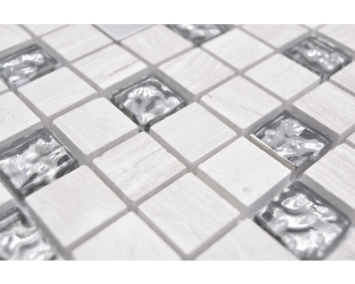 Mosaïque avec éléments en verre et en pierre naturelle