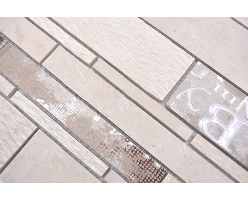 Mosaikfliese aus unterschiedlichen Materialien
