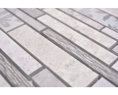 Gros plan d''une mosaïque avec des éléments oblongs et carrés