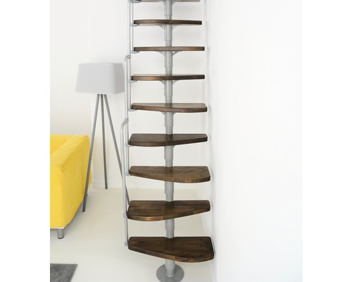 Escalier gain de place avec marches en bois et rampe en métal