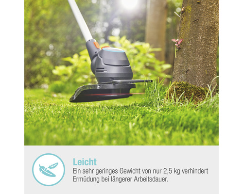 Rasentrimmer im Einsatz auf einer Rasenfläche