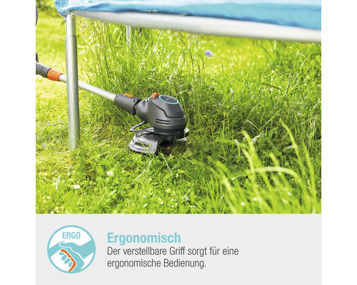 Rasentrimmer beim Rasenschneiden unter einem Trampolin