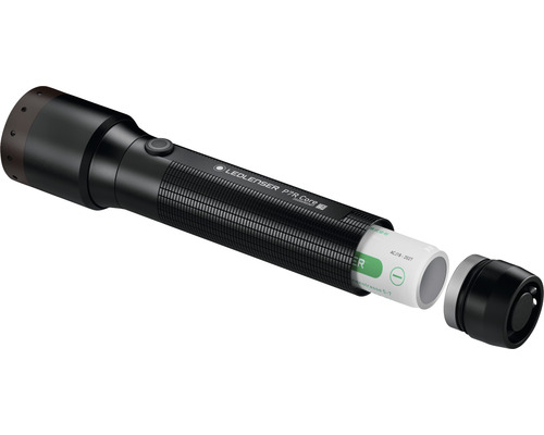 Ledlenser P7R Core Taschenlampe mit geöffnetem Batteriefach