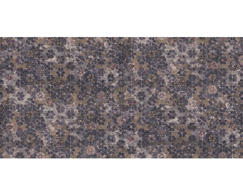 Nahaufnahme eines gemusterten Teppichs mit Blumenmuster