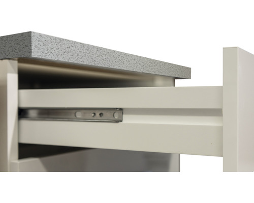 Auszug einer Schublade mit Führungsschiene