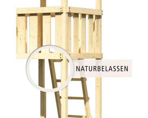 Detailansicht eines Spielturms aus unbehandeltem Holz mit Leiter