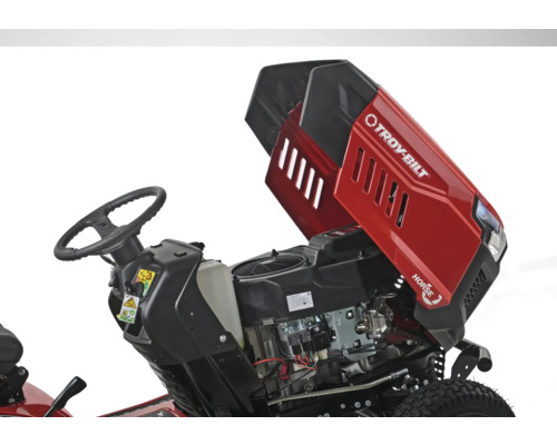 Tracteur de pelouse Troy-Bilt avec capot moteur ouvert, vue sur le compartiment moteur et les commandes