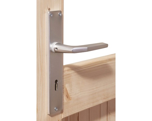 Türdrücker aus Metall an Holztür