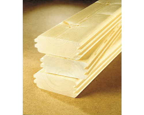 Pile de planches profilées en bois