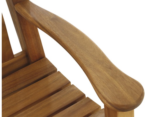 Gros plan d''une chaise de jardin en bois