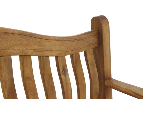 Gros plan du dossier d''un banc de jardin en bois