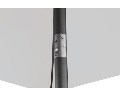 Vue détaillée d''un parasol avec mécanisme de réglage de la hauteur.