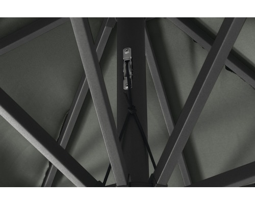 Detailansicht des Sonnenschirmgestells mit Seilzugmechanismus