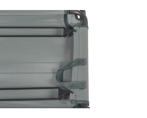 Vue détaillée d''une chaise longue avec revêtement en tissu et structure en métal