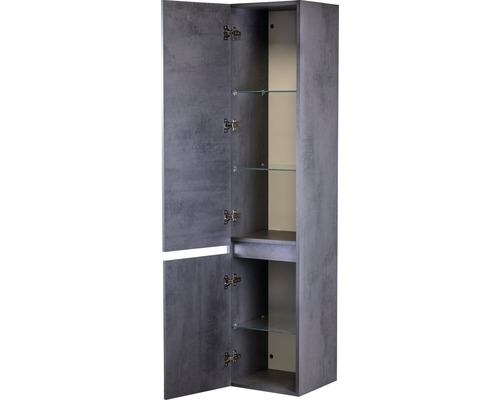 Offener Badezimmerschrank mit Glasablagen