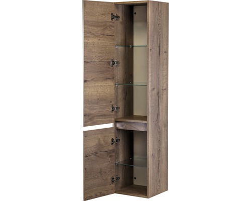 Hochschrank mit offener Tür und Glasablagen fürs Badezimmer