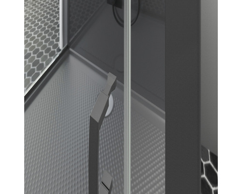 Vue détaillée d''une cabine de douche avec poignée et carreaux hexagonaux