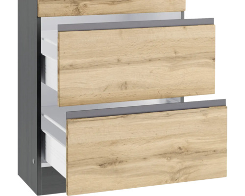 Meuble de salle de bains avec tiroirs ouverts aspect bois