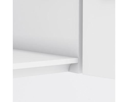 Gros plan d''une étagère blanche avec une tablette