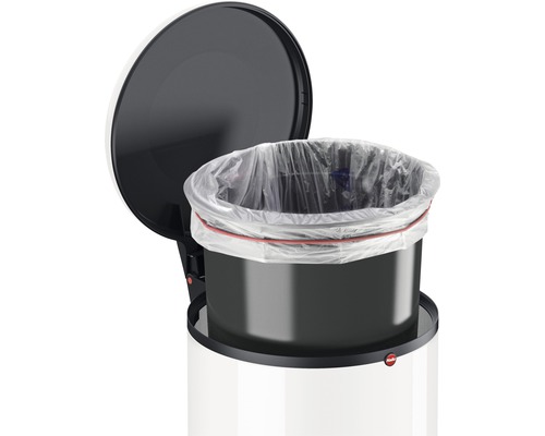 Poubelle avec couvercle ouvert et sac poubelle