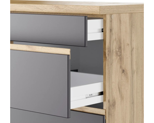 Commode avec tiroirs ouverts