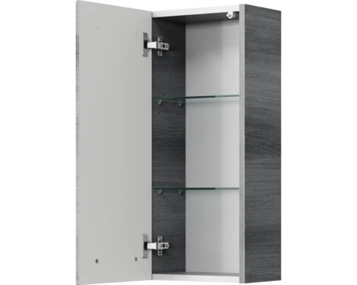 Geöffneter Spiegelschrank mit Glasablagen