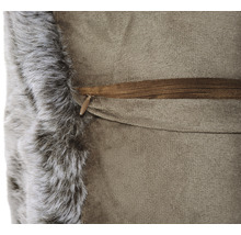 Coussin décoratif avec bordure en fausse fourrure et fermeture éclair
