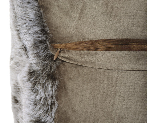 Coussin décoratif avec bordure en fausse fourrure et fermeture éclair