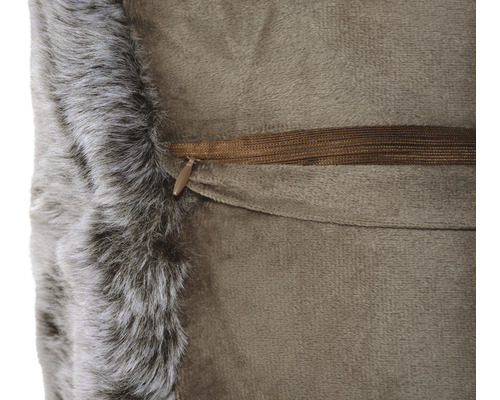 Coussin décoratif avec fermeture éclair et bordure en fourrure