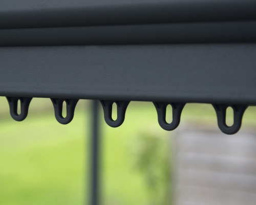 Vue détaillée d''un système de suspension de rideau