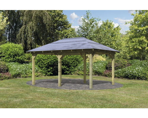 Pavillon de jardin en bois avec carton bitumé dans le jardin