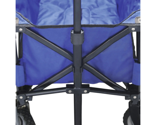 Vue détaillée d''un chariot à bras avec tissu bleu et cadre noir.