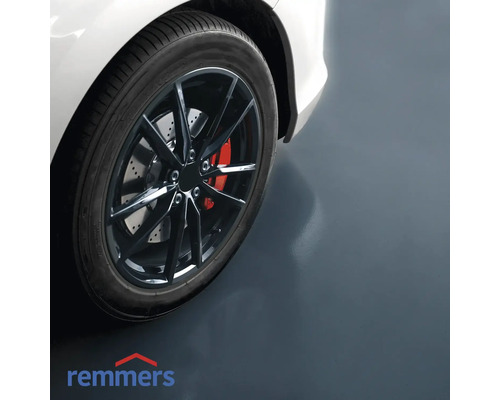 Detailaufnahme eines Autos auf einer Garagenbodenbeschichtung