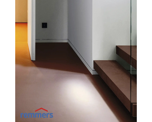 Intérieur avec escalier et revêtement de sol