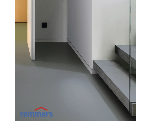 Innenraum mit gegossenem Boden und Treppe