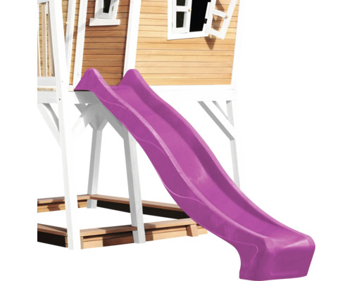 Toboggan pour enfants en plastique sur une tour de jeux
