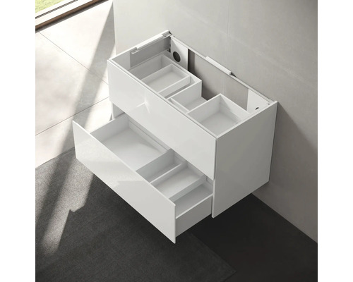 Meuble sous-lavabo blanc avec tiroirs ouverts et compartiments pour rangement de salle de bain