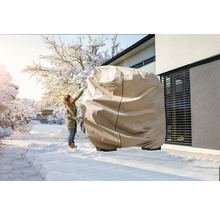 Bâche de protection pour protéger un outil de jardin en hiver