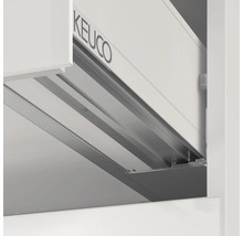 Detailaufnahme eines Badezimmerschranks mit Schublade und Keuco Logo.