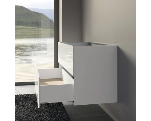 Waschtischunterschrank mit offener Schublade im Badezimmer