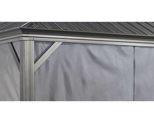 Vue détaillée d''un pavillon avec toit et paroi latérale