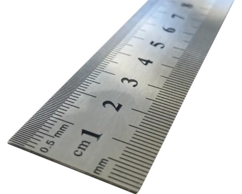 Règle métallique avec graduations en centimètres et millimètres
