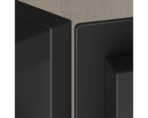 Detailaufnahme einer schwarzen Duschkabine